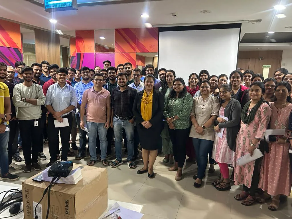 Full group photo of workshop participants